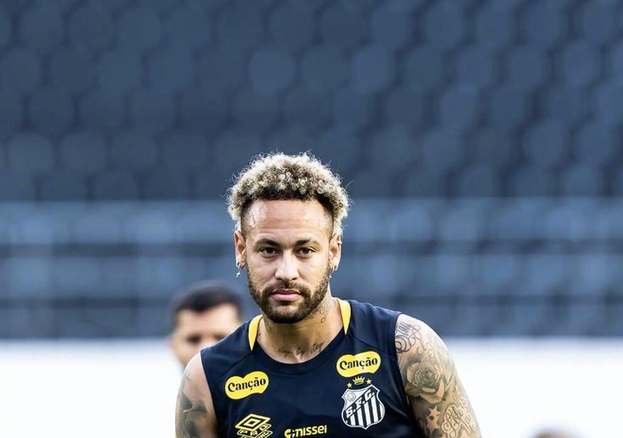 PG-内马尔连续二十场比赛得分超过惊险取胜，西班牙队挑战极限！的简单介绍